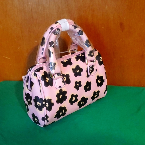 Luv Betsey by Betsey Johnson Pink / Black Mini Barrel Handbag - Picture 4 of 4